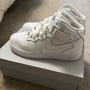 White Nike Air Force